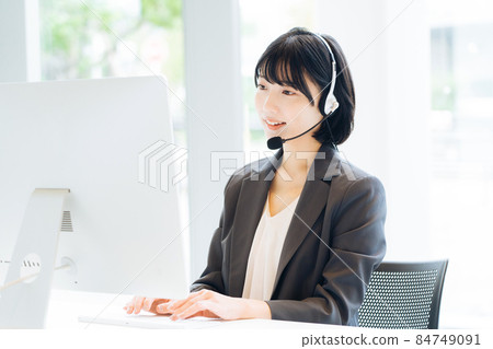 Female operator working at a call center 84749091