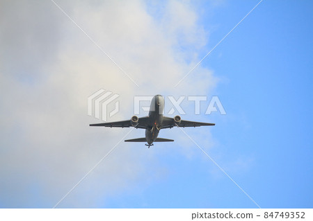 KC-46A aerial refueling and transport aircraft deployed at JASDF Miho Air Base (Tottori Prefecture) 84749352