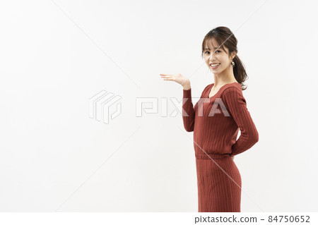 針織連衣裙的女人 84750652