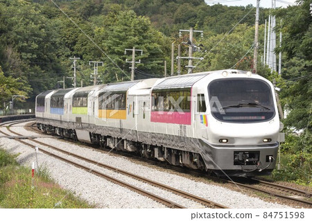 [Driver blurred] Temporary limited express "Limited Express Niseko" (North Rainbow Express) Departs from Niyama Station 84751598