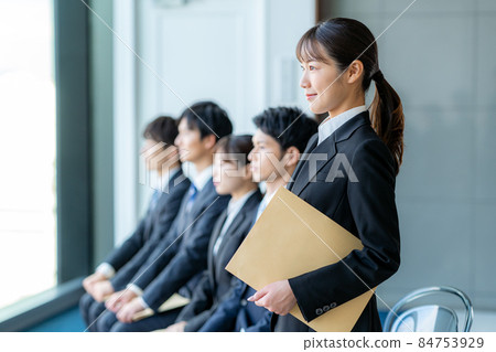 找工作的學生 84753929