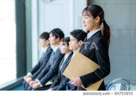 找工作的學生 84753933