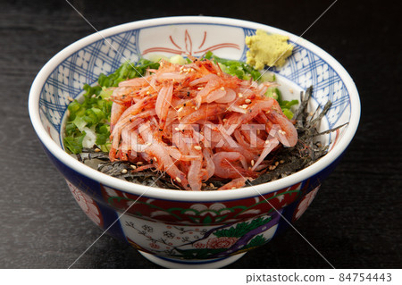 Raw cherry prawn bowl Raw cherry prawn bowl 84754443
