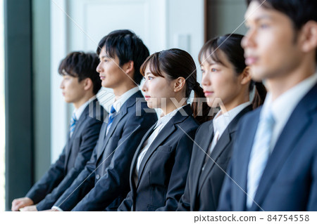 找工作的學生 84754558