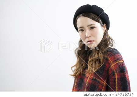 Female in a beret 84756754