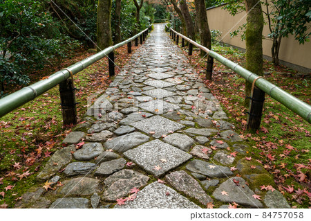 京都光越寺的石板路 京都光越寺的石板路 84757058