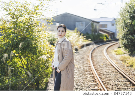 A woman strolling in the countryside 84757143