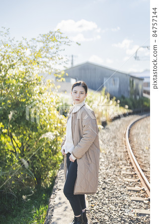 A woman strolling in the countryside 84757144