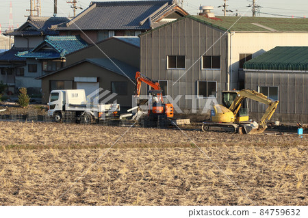 初冬排水溝施工現場 初冬排水溝施工現場 84759632