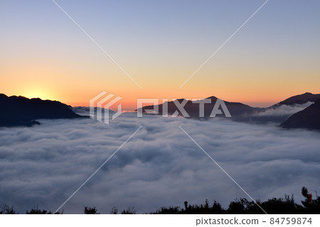 Sea of clouds in the Kiwa basin from Tsuenomine 84759874
