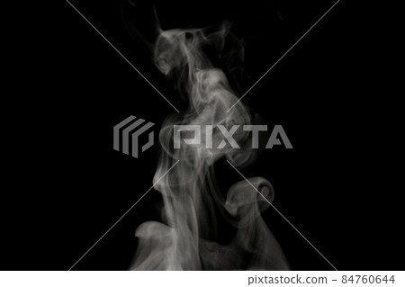 蒸汽、蒸汽、蒸汽、煙霧、黑色背景中的氣溶膠 84760644