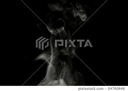 蒸汽、蒸汽、蒸汽、煙霧、黑色背景中的氣溶膠 84760646