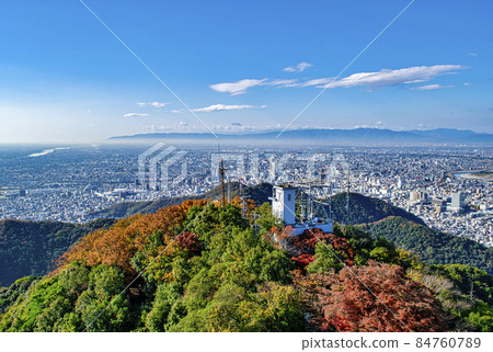 From Gifu Castle castle tower to Mt. Kinka and Yoro Mountains 84760789