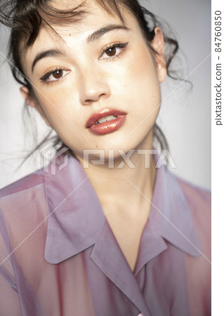 Portrait of a pop woman 84760850