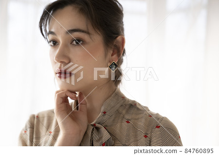 正式女性肖像 正式女性肖像 84760895
