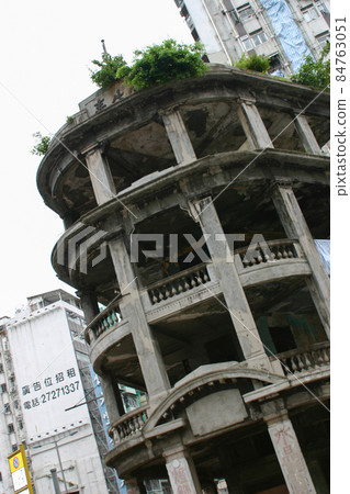 the desolate building, Lui Seng Chun at Lai Chi Kok Road  8 July 2004 84763051