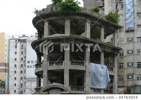 the desolate building, Lui Seng Chun at Lai Chi Kok Road 8 July 2004 the desolate building, Lui Seng Chun at Lai Chi Kok Road 8 July 2004 84763054