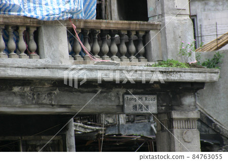 the desolate building, Lui Seng Chun at Lai Chi Kok Road  8 July 2004 84763055