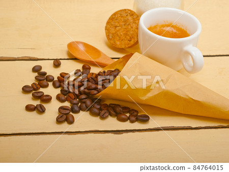 espresso coffee and beans 84764015