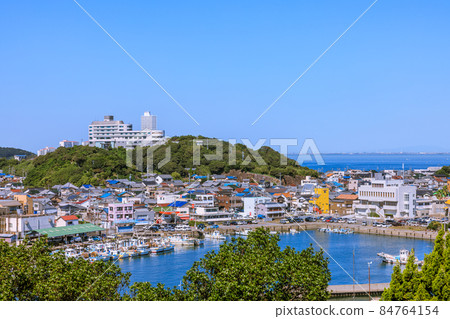 Morozaki Port seen from the Hazu Misaki Observatory, Aichi Prefecture 84764154
