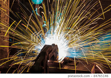 Welder robots movement in a car factory Welder robots movement in a car factory 84765146