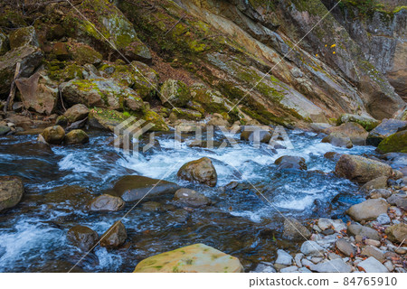 流經紗霧峽的近江河【東竹馬地區築北村】 流經紗霧峽的近江河【東竹馬地區築北村】 84765910