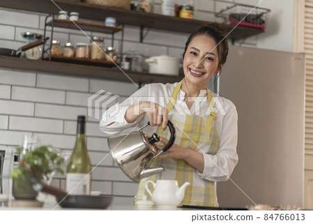 Female preparing tea Female preparing tea 84766013