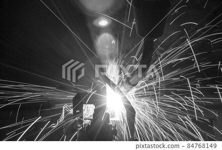 Welder robots movement in a car factory 84768149