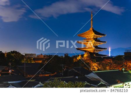 Night view of the tower of Yasaka Kyoto 84768210