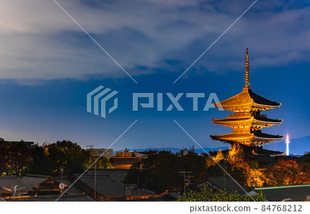 Night view of the tower of Yasaka Kyoto Night view of the tower of Yasaka Kyoto 84768212