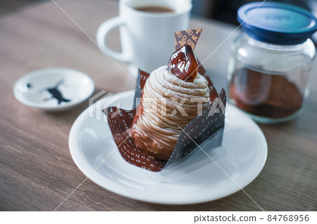 Autumn sweets [Mont Blanc tart] 84768956