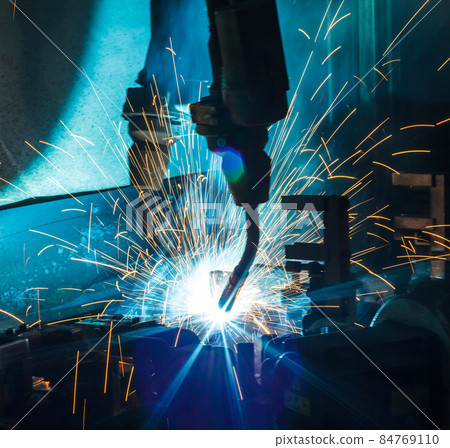 Welding robots movement in a car factory, 84769110