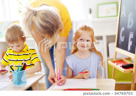 Theacher and children in classroom in the elementary school Theacher and children in classroom in the elementary school 84769703