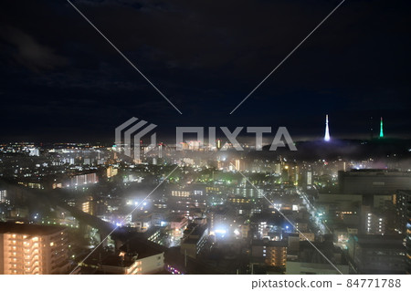 夜霧和電視塔 夜霧和電視塔 84771788