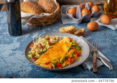 Egg omelette with peppers 84776786