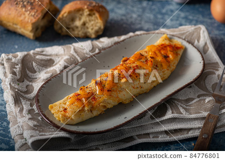 Egg omelette with cheddar 84776801
