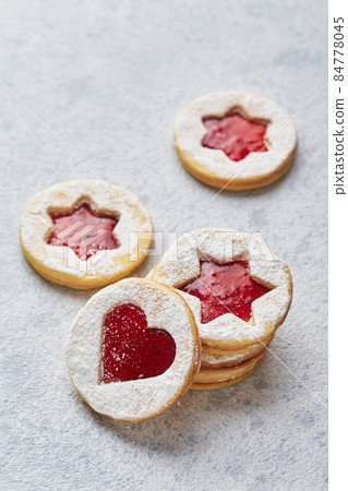 Classic Linzer Christmas Cookies with raspberry or strawberry jam on light background. Classic Linzer Christmas Cookies with raspberry or strawberry jam on light background. 84778045