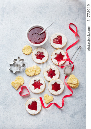 Classic Linzer Christmas Cookies with raspberry or strawberry jam on light background. Classic Linzer Christmas Cookies with raspberry or strawberry jam on light background. 84778049