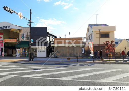 Neyagawa City "Refreshing Road" (city planning road Neyagawa Station Line) [Neyagawa City, Osaka Prefecture] 84780131