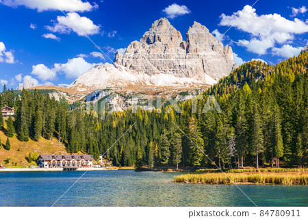 Tre Cime di Lavaredo and Misurina Lake, Dolomite Mountains in Su Tre Cime di Lavaredo and Misurina Lake, Dolomite Mountains in Su 84780911
