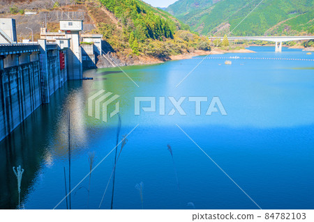 桐生川水壩、梅田湖、紅葉季節、秋景 84782103