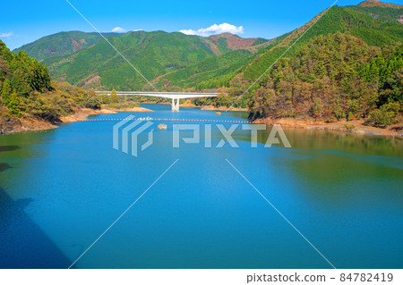 Kiryu River Dam, Lake Umeda, Autumn leaves season, Autumn scenery Kiryu River Dam, Lake Umeda, Autumn leaves season, Autumn scenery 84782419