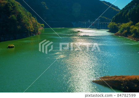 Kiryu River Dam, Lake Umeda, View from Umeda Ohashi, Autumn leaves season, Autumn scenery 84782599