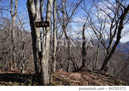 Around Harunasan, Gunma Prefecture, a mountain climbing road from the Kanto Pass to Kyougatake, a sign for the summit of Mt. 84783372
