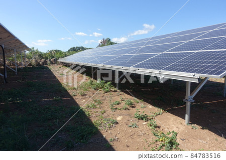 好天氣的太陽能發電廠 好天氣的太陽能發電廠 84783516