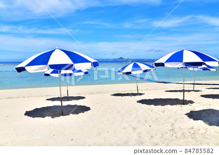 Sesoko Beach / Overlooking the direction of Ie Island from Sesoko Island (Motobu Town, Okinawa Prefecture) [2020.9] 84785582