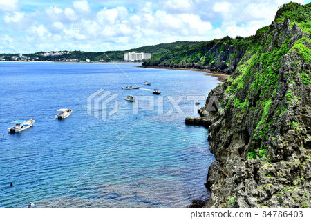 View toward the Blue Cave from Cape Maeda (Onna Village, Okinawa Prefecture) [2020.9] 84786403