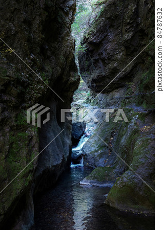 東京谷，卡諾托岩 84787632