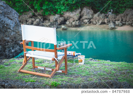 A relaxing time along the seaside cliff Camp chair 84787988