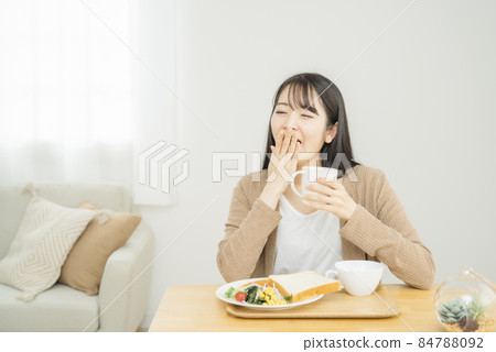Sleepy female (yawning / breakfast) Sleepy female (yawning / breakfast) 84788092